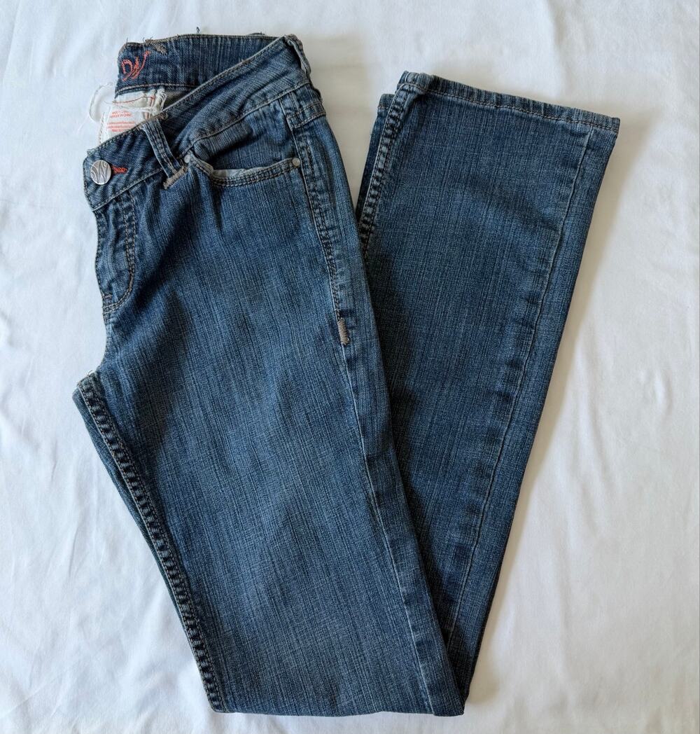 Vintage WORN Jeans Medium Wash Low Rise Bootcut Jeans Women’s Size 2/26
